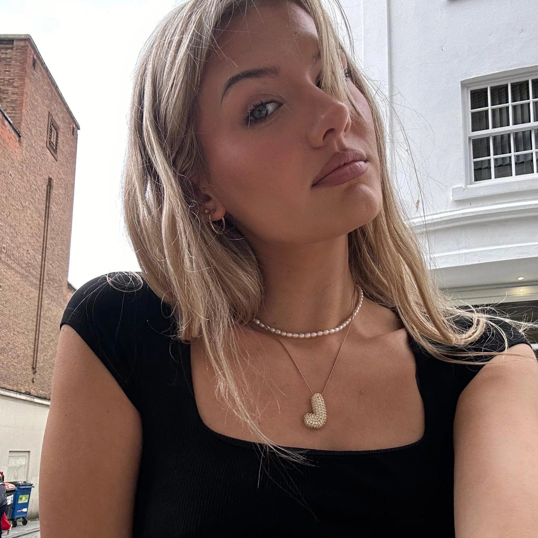 Burbulų dizaino inicialų pakabukas - Emberly